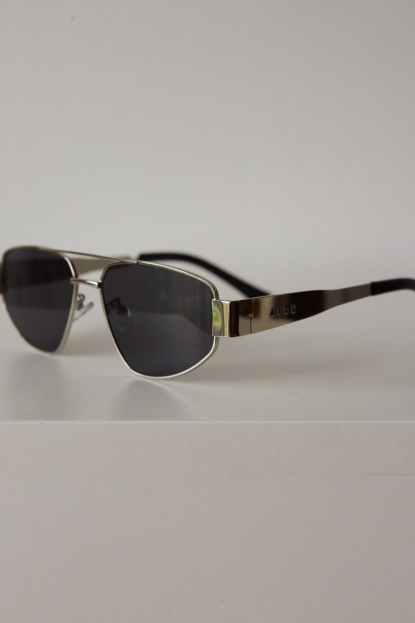 METAL TRIANGLE SUNNIES 