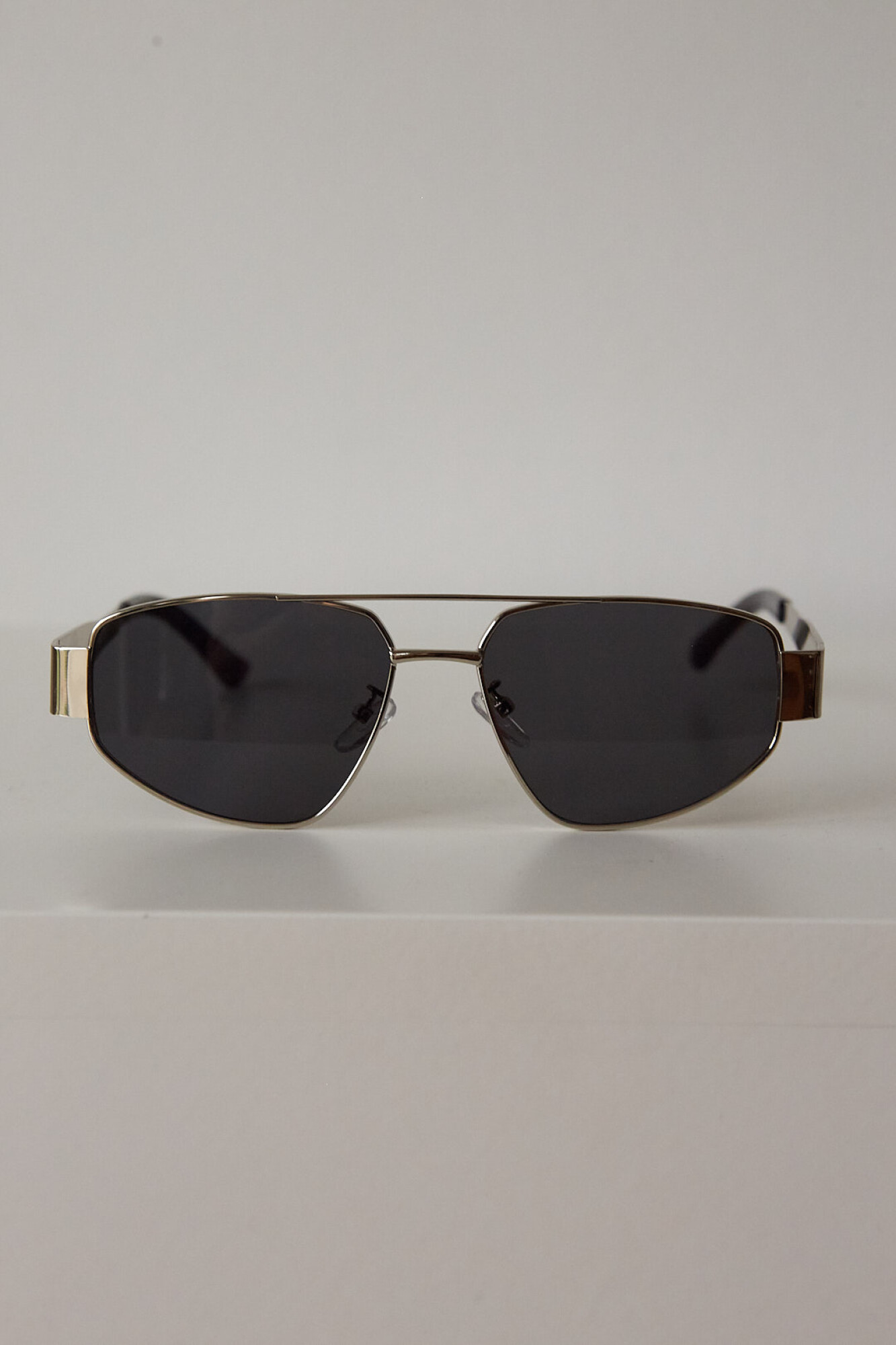 METAL TRIANGLE SUNNIES 