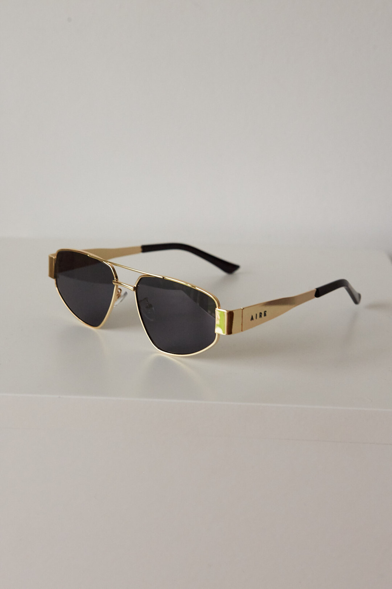 METAL TRIANGLE SUNNIES 