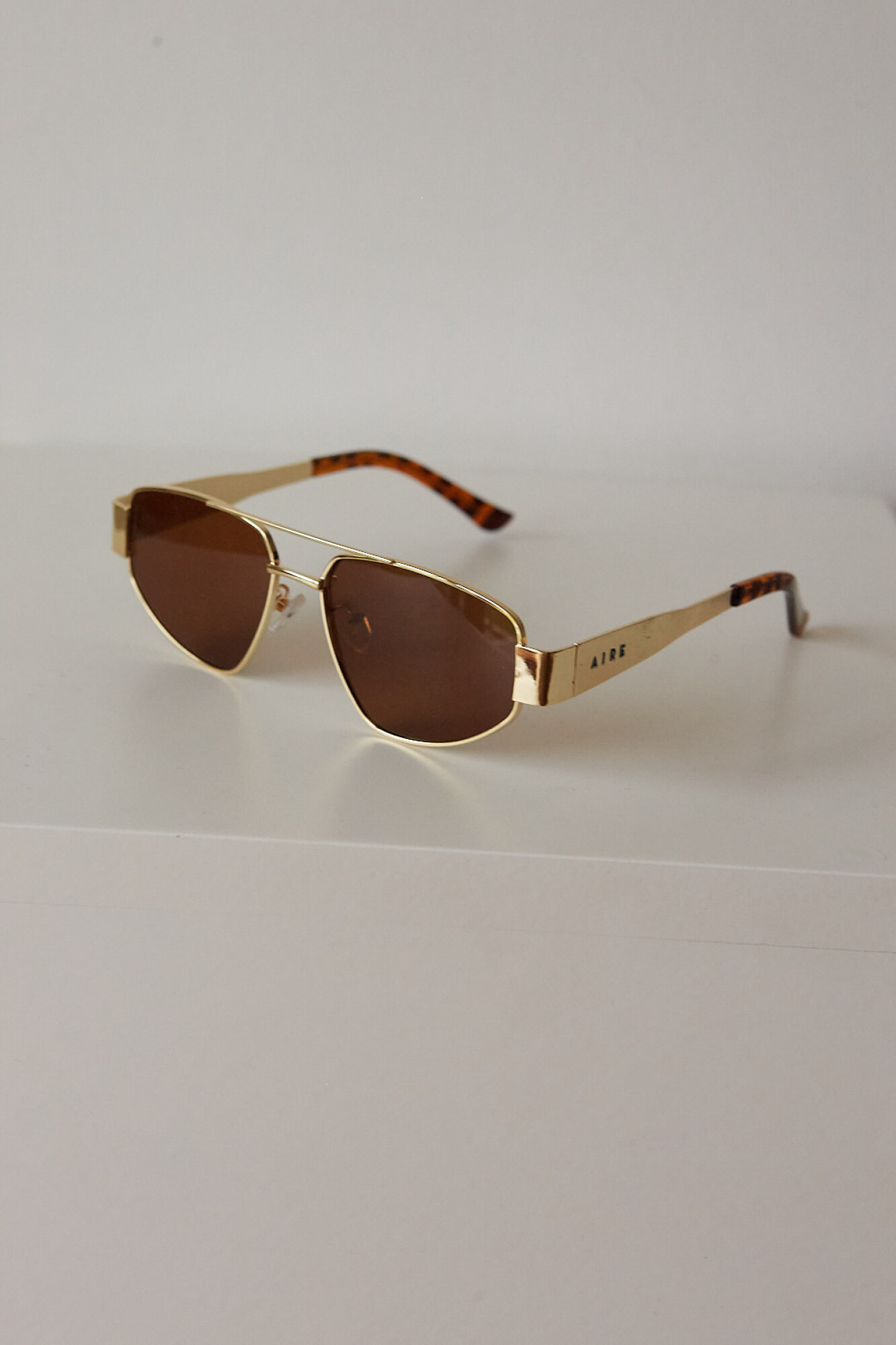 METAL TRIANGLE SUNNIES 