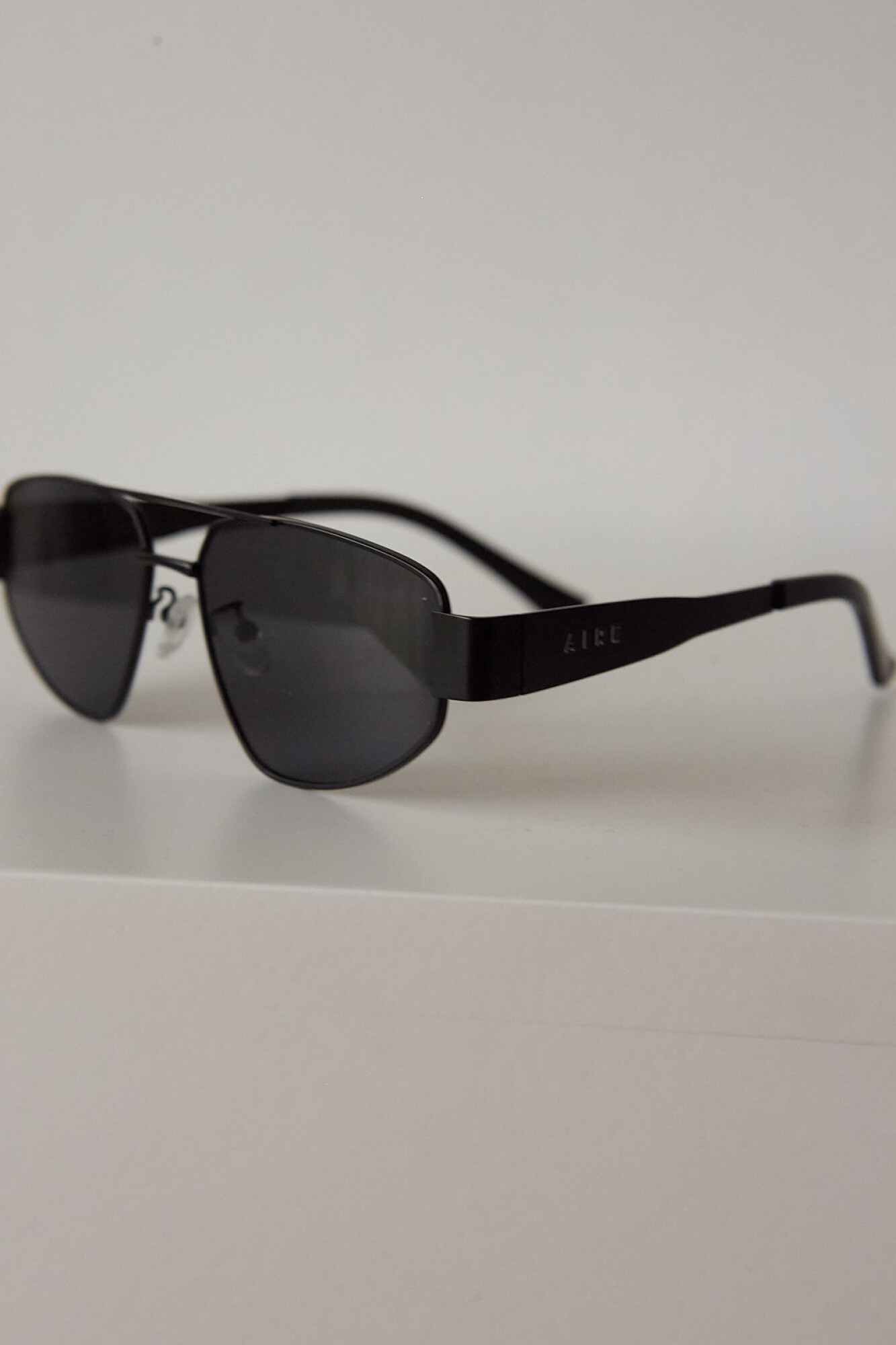 METAL TRIANGLE SUNNIES 