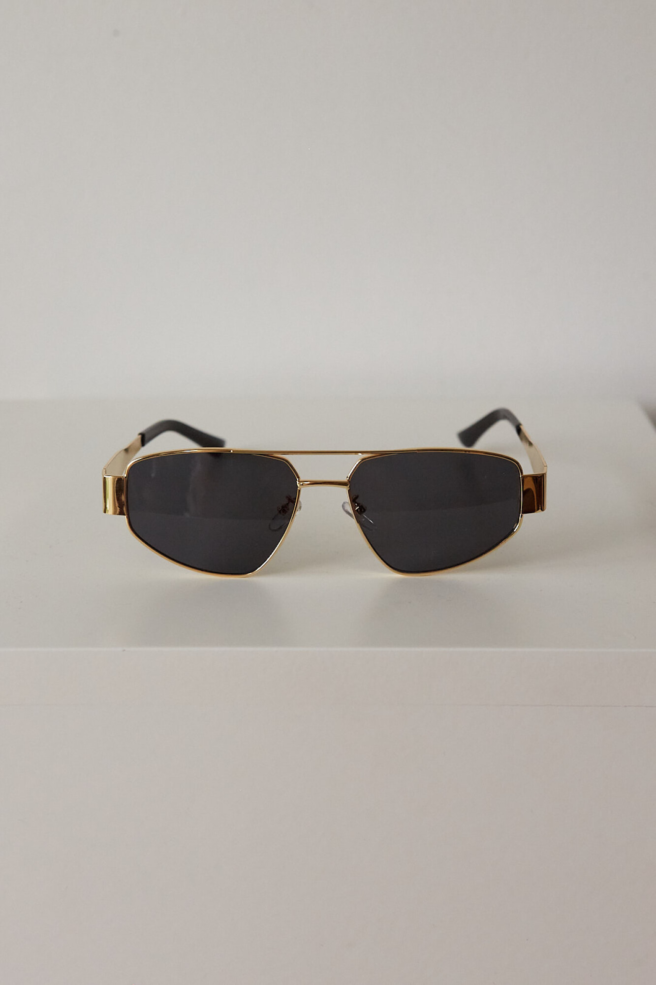 METAL TRIANGLE SUNNIES 